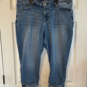 Signature Levi Strauss Size 20 Mid-Rise Capri